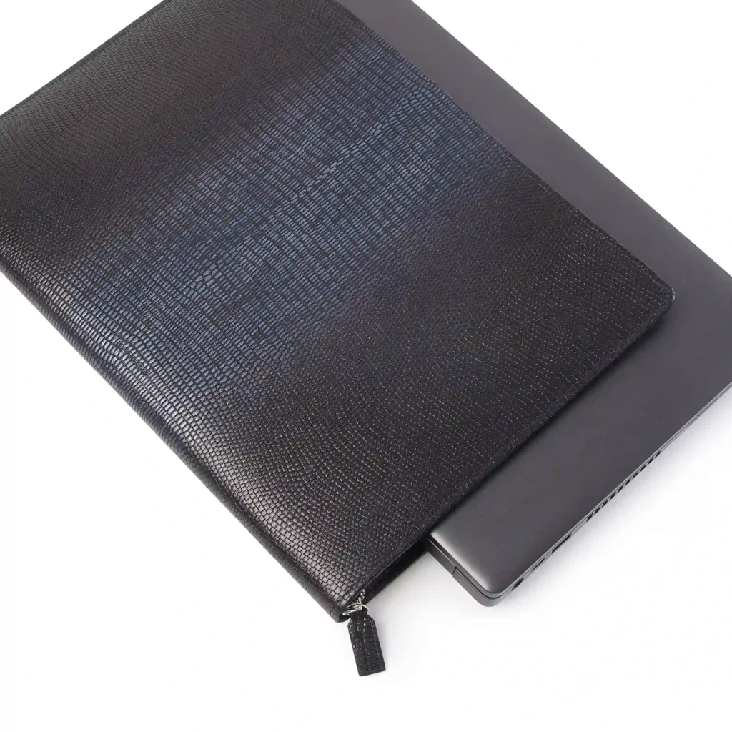 Pouch with Zip, Kollektion 1977, leather, blue moon