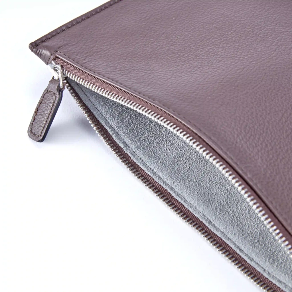 Pouch with Zip, Kollektion 1977, leather, brown