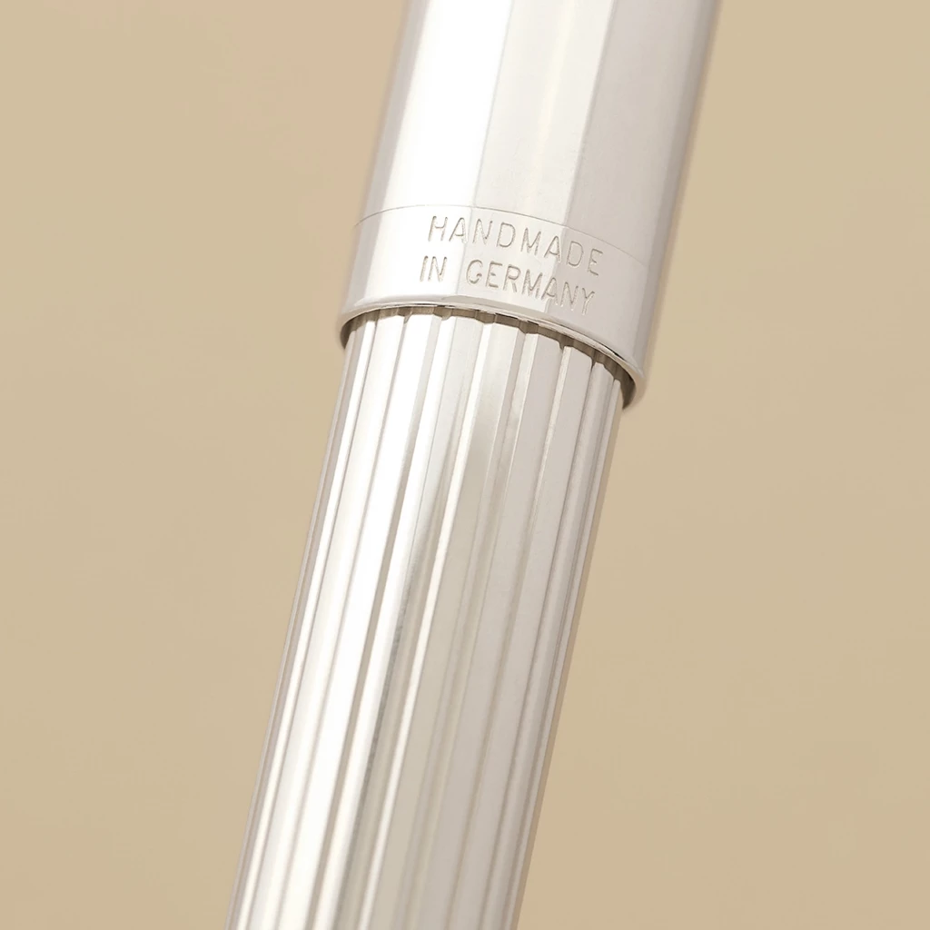 Graf von Faber-Castell Classic Fountain Pen – Silver, Broad Nib (B)