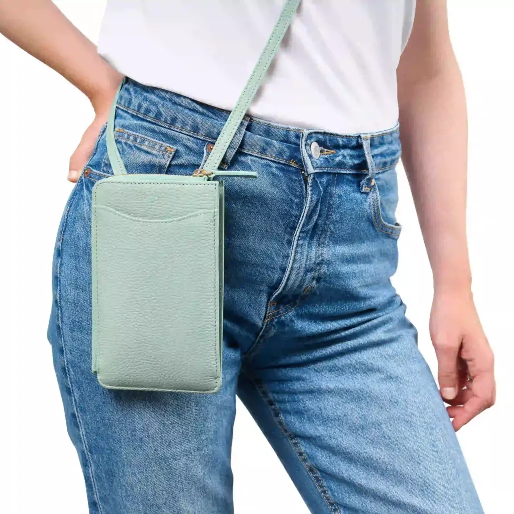 crossbody_tasche_adri_leder_8.webp Adri Leather Crossbody Bag – Sage Green