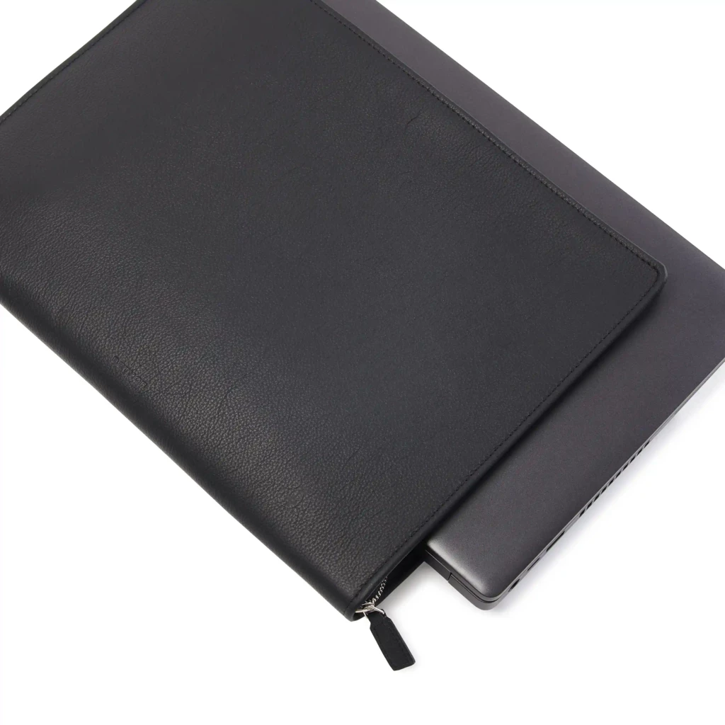 Pouch with Zip, Kollektion 1977, leather, black