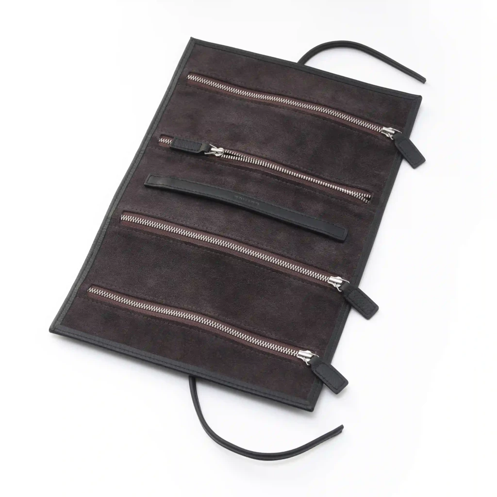 schmuckrolle_kollektion_1977leder_10 Jewellery roll, Collection 1977, leather, red