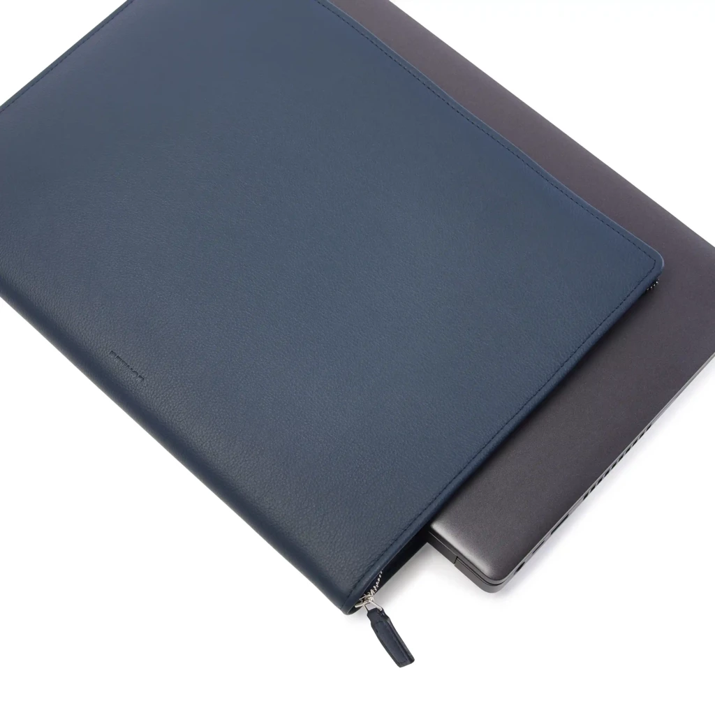 Pouch with Zip, Kollektion 1977, leather, blue
