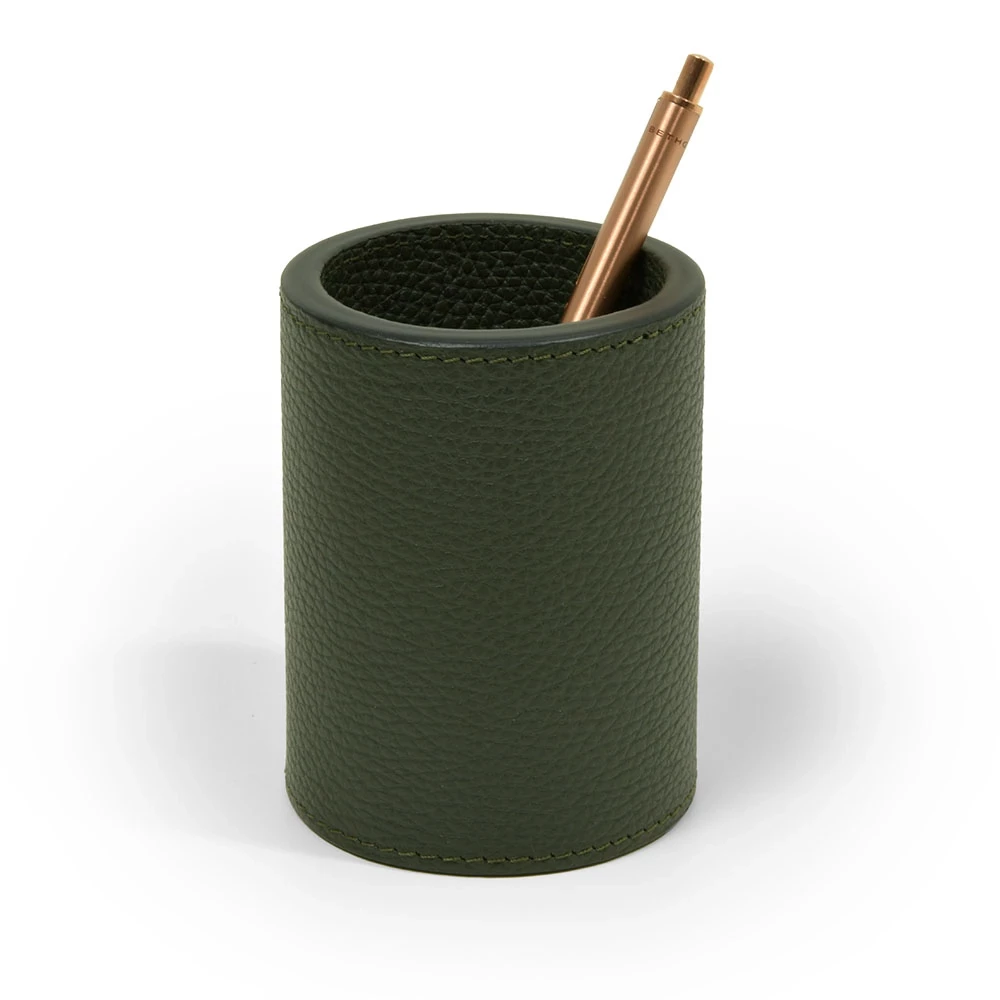 leder_stiftebecher_rund_hirschleder_4 Round pen holder, deer leather, H 10.0 cm, D 7.5 cm, dark green