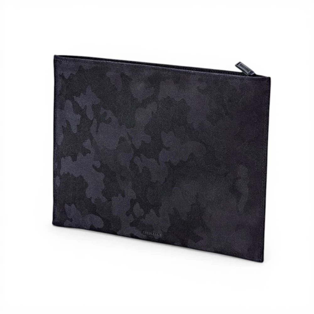 leder_tablethuelle_pouch_wallaby_hideseek_treuleben_2 Treuleben tablet sleeve Envelope Pouch Wallaby, leather, Hide&Seek