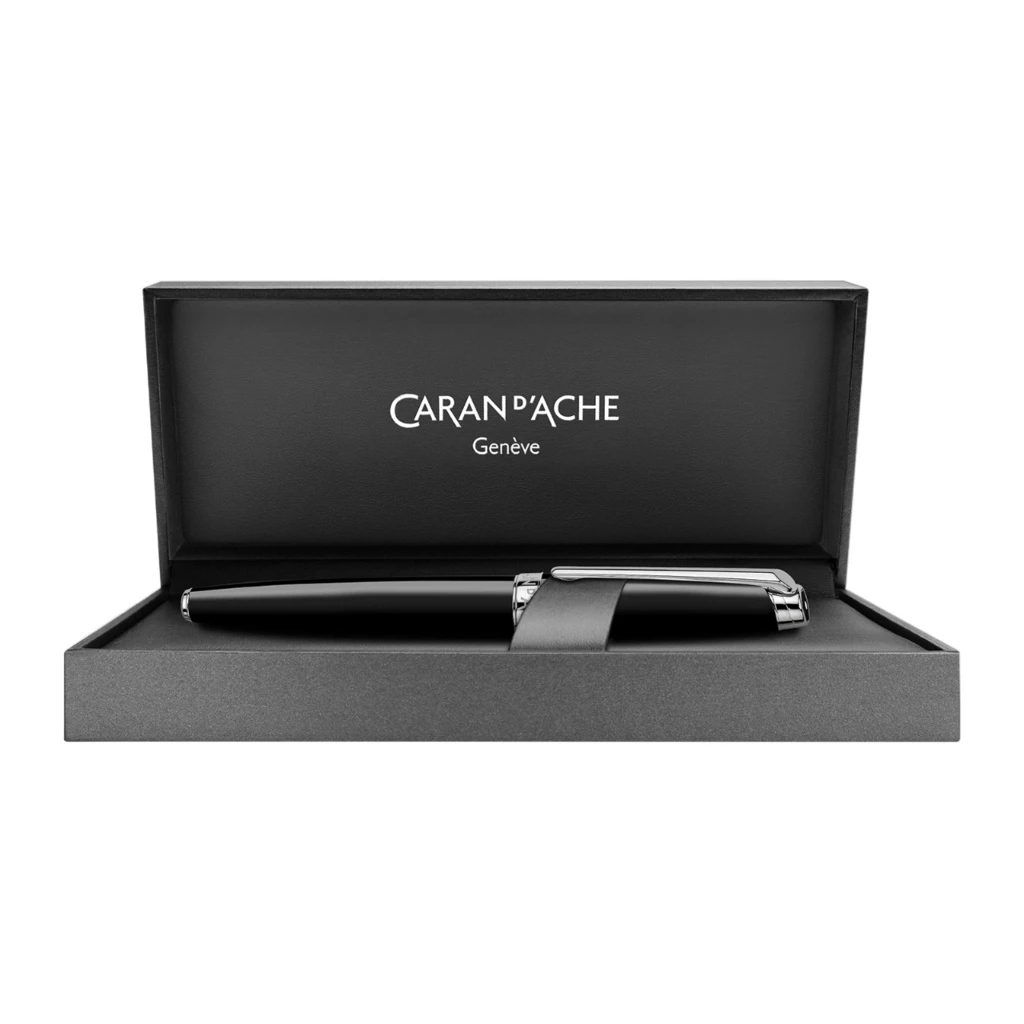 caran_dache_tintenroller_leman_ebony_schwarz_rhodiniert_2 Caran d'Ache Léman Ebony Black Rollerball, rhodium-plated