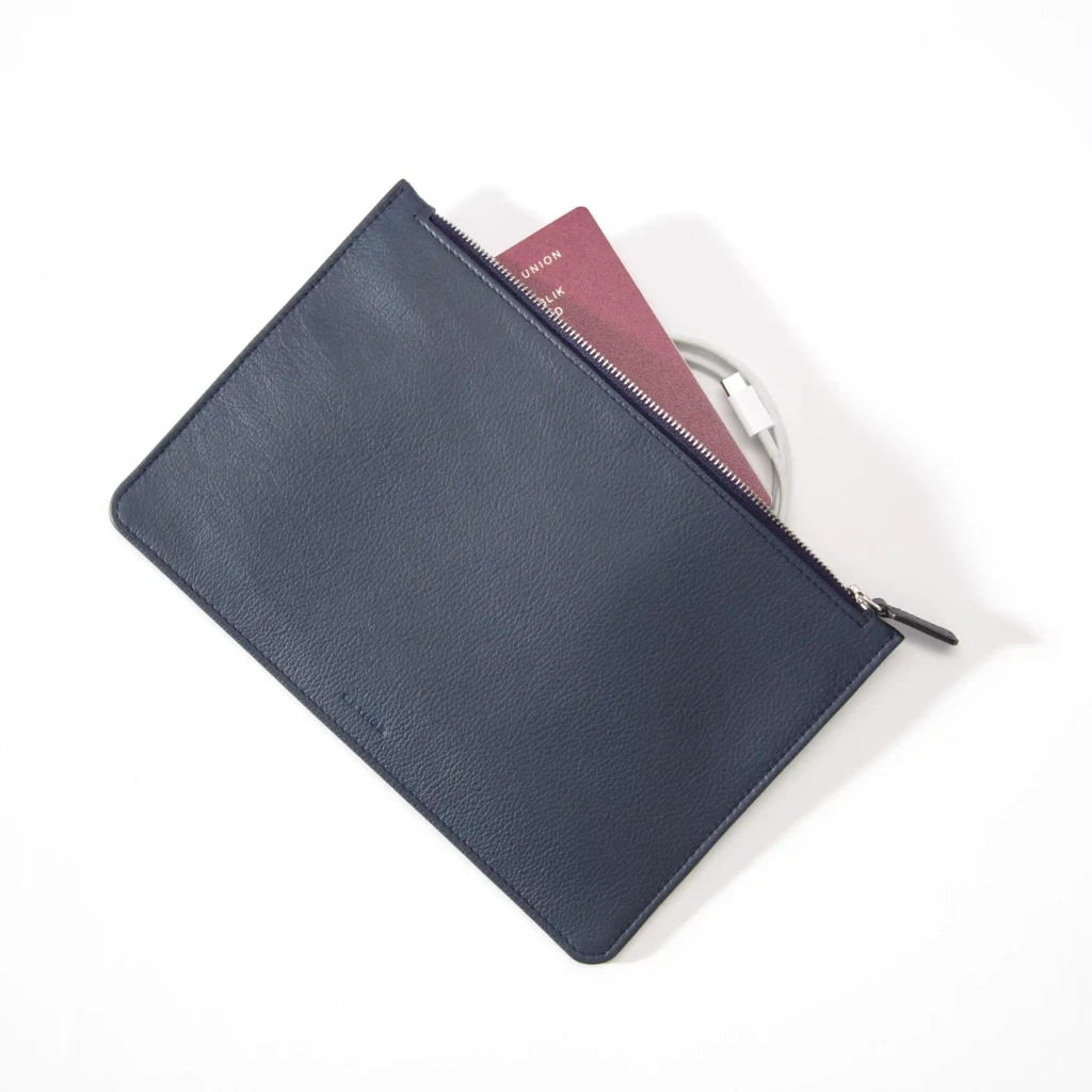 Pouch with Zip, Kollektion 1977, leather, blue